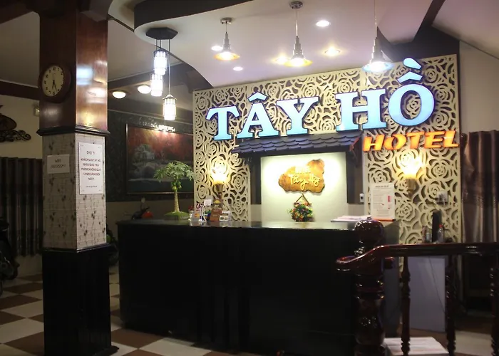 Tay Ho *